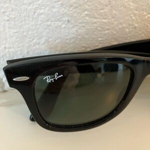 Ray-Ban Classic Black Wayfarer Sunglasses